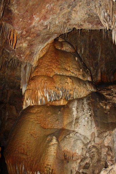 File:Large stalagmite.JPG